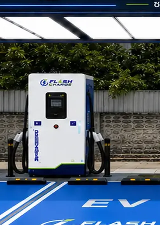 เครื่องชาร์จ AC กับ DC ต่างกันอย่างไร? เจ้าของธุรกิจควรลงทุนแบบไหน